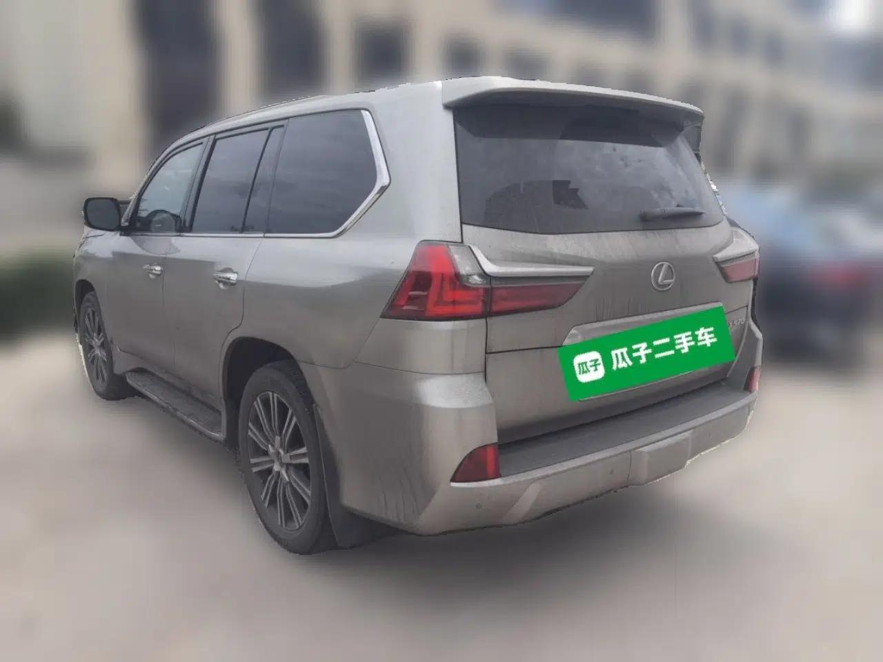 Lexus LX Lexus LX570, imported, 5.7-liter engine, eight seats. — миниатюра 4