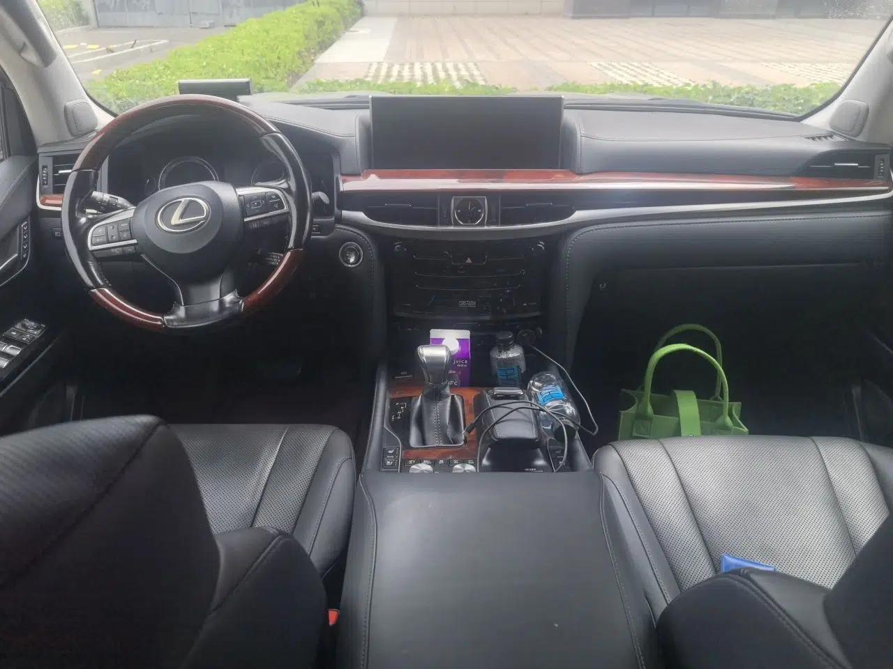 Lexus LX Lexus LX570, imported, 5.7-liter engine, eight seats. — миниатюра 9