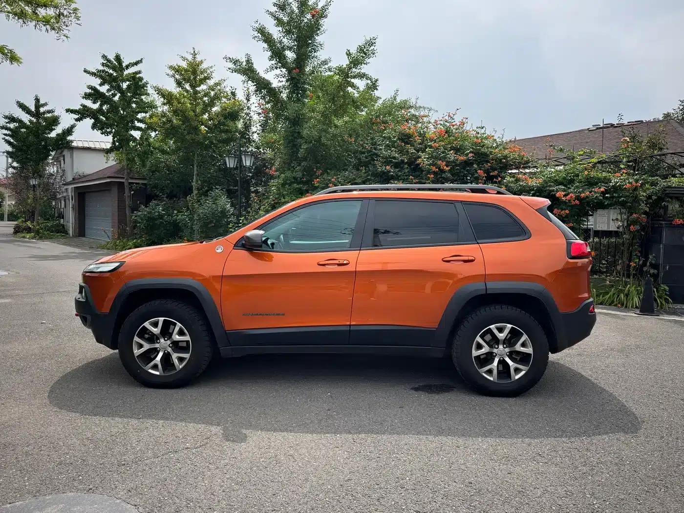 Jeep Cherokee (Imported) 2014 3.2L High-Performance Edition — миниатюра 4