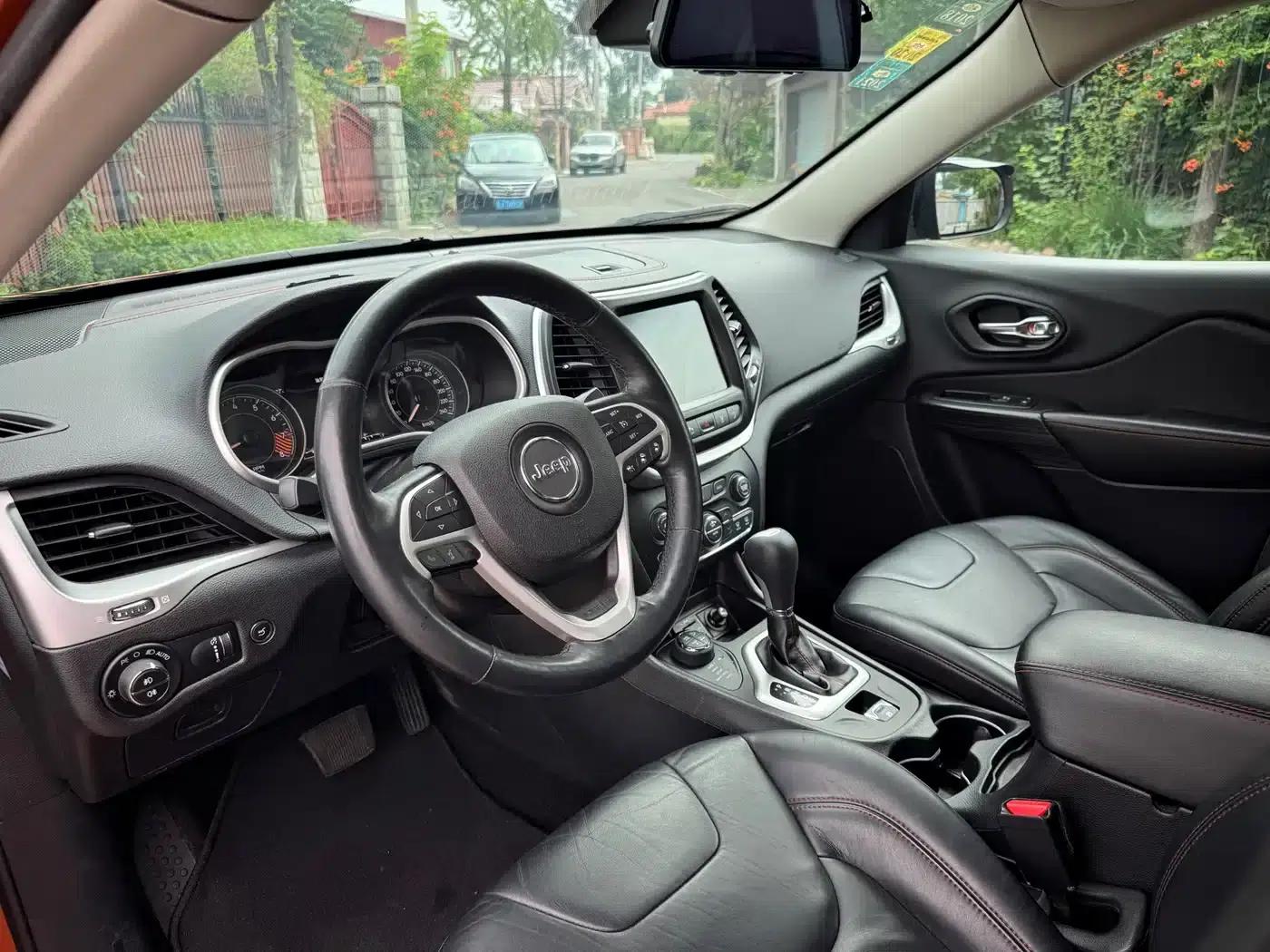 Jeep Cherokee (Imported) 2014 3.2L High-Performance Edition — миниатюра 5