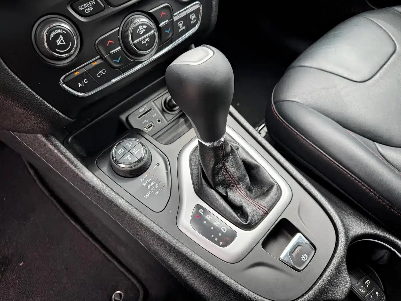 Jeep Cherokee (Imported) 2014 3.2L High-Performance Edition — миниатюра 7
