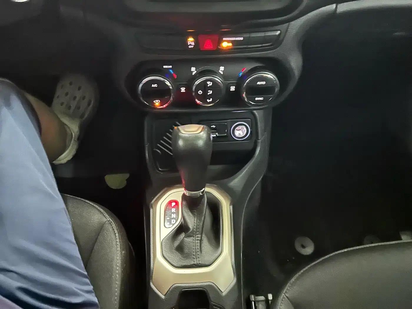 Jeep Renegade 2017 180T Automatic Performance Edition — миниатюра 11