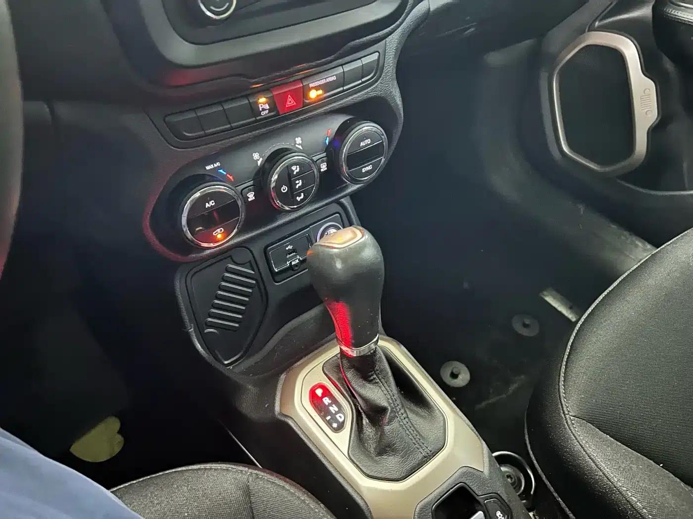 Jeep Renegade 2017 180T Automatic Performance Edition — миниатюра 12