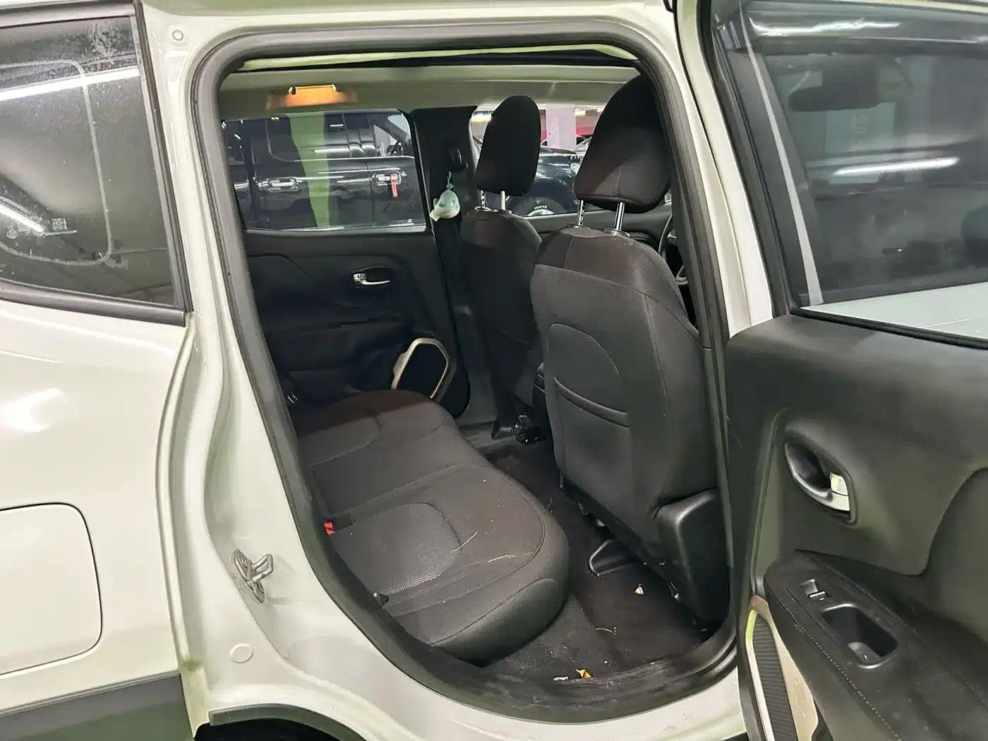 Jeep Renegade 2017 180T Automatic Performance Edition — миниатюра 14