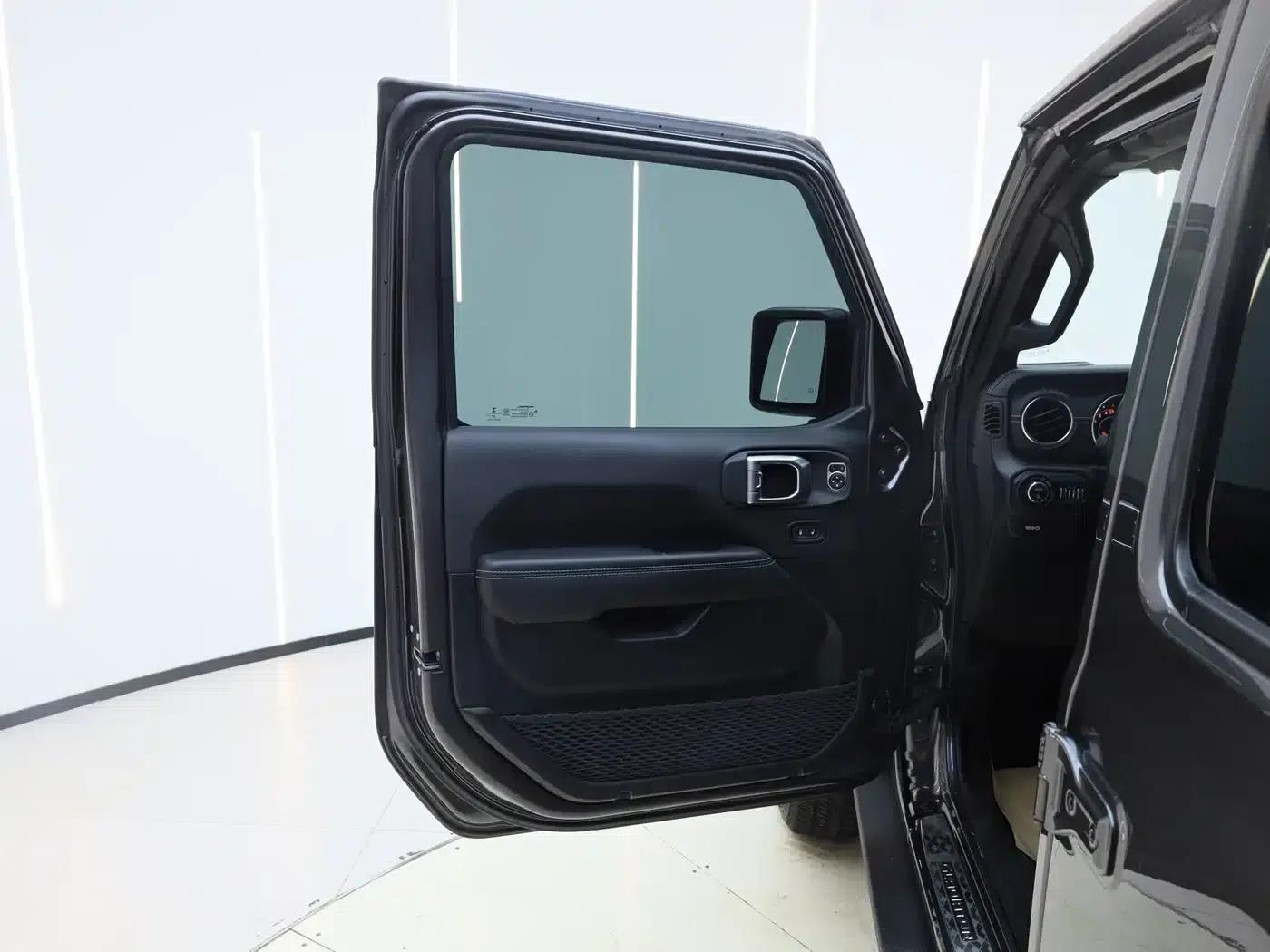 Gladiator 2022 3.6L First Edition — миниатюра 15