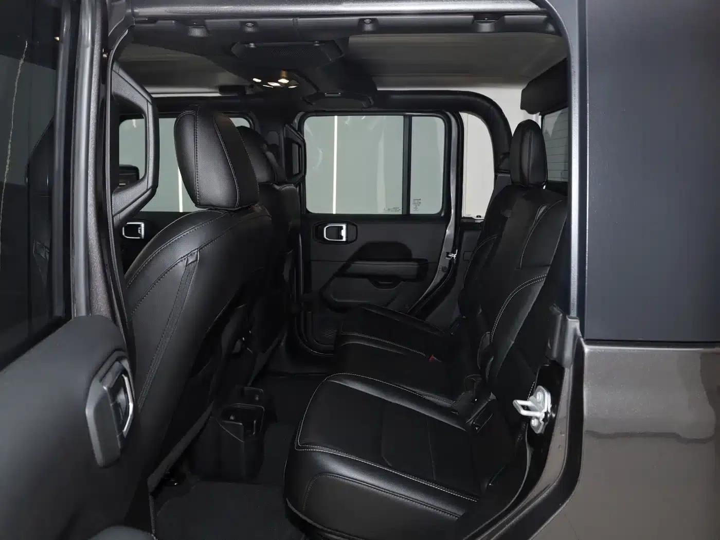 Gladiator 2022 3.6L First Edition — миниатюра 28