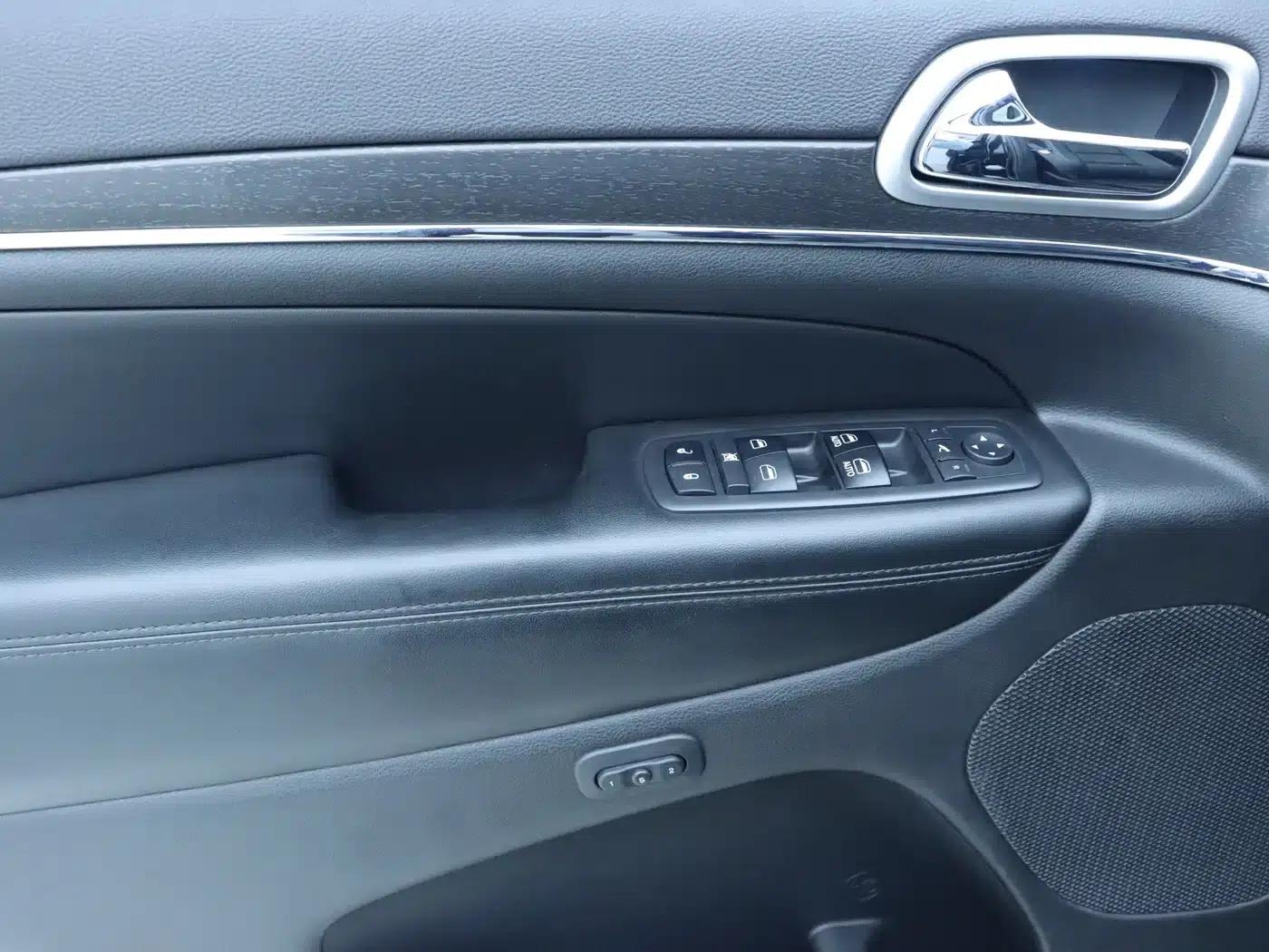 2017 Jeep Grand Cherokee (Imported) 3.0L Comfort Navigation Edition — миниатюра 11