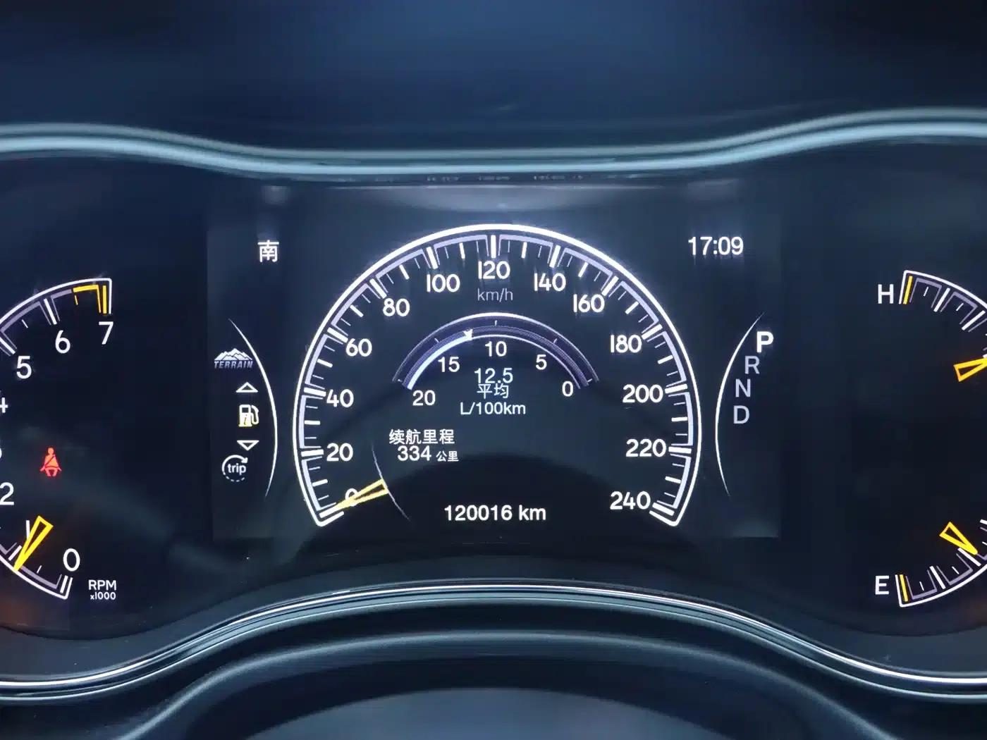 2017 Jeep Grand Cherokee (Imported) 3.0L Comfort Navigation Edition — миниатюра 17