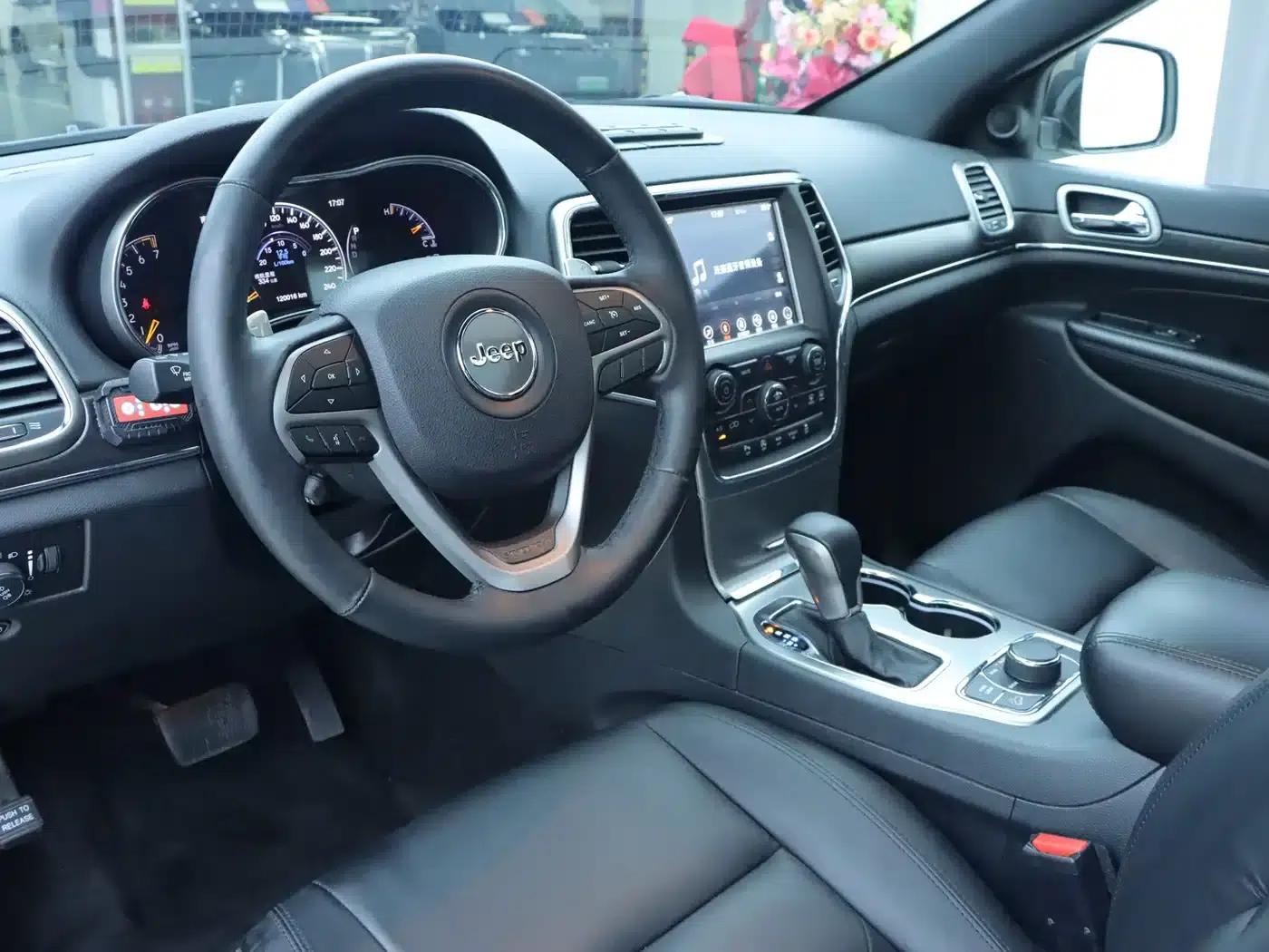 2017 Jeep Grand Cherokee (Imported) 3.0L Comfort Navigation Edition — миниатюра 6