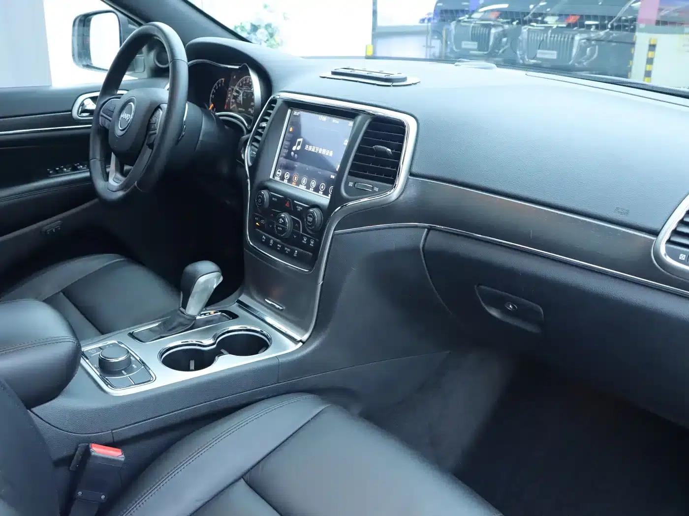2017 Jeep Grand Cherokee (Imported) 3.0L Comfort Navigation Edition — миниатюра 9