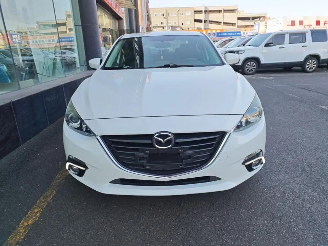 Mazda 3 Axela 2014 Sedan 1.5L Automatic Luxury Model — миниатюра 2