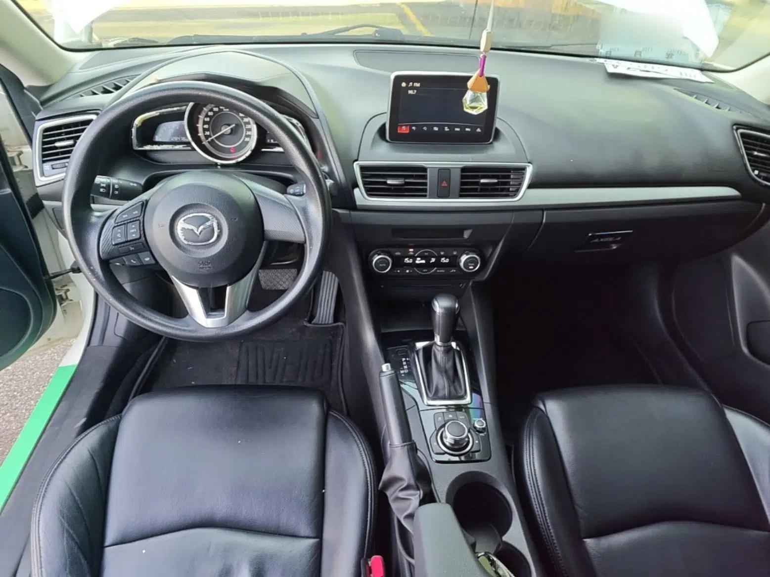 Mazda 3 Axela 2014 Sedan 1.5L Automatic Luxury Model — миниатюра 12