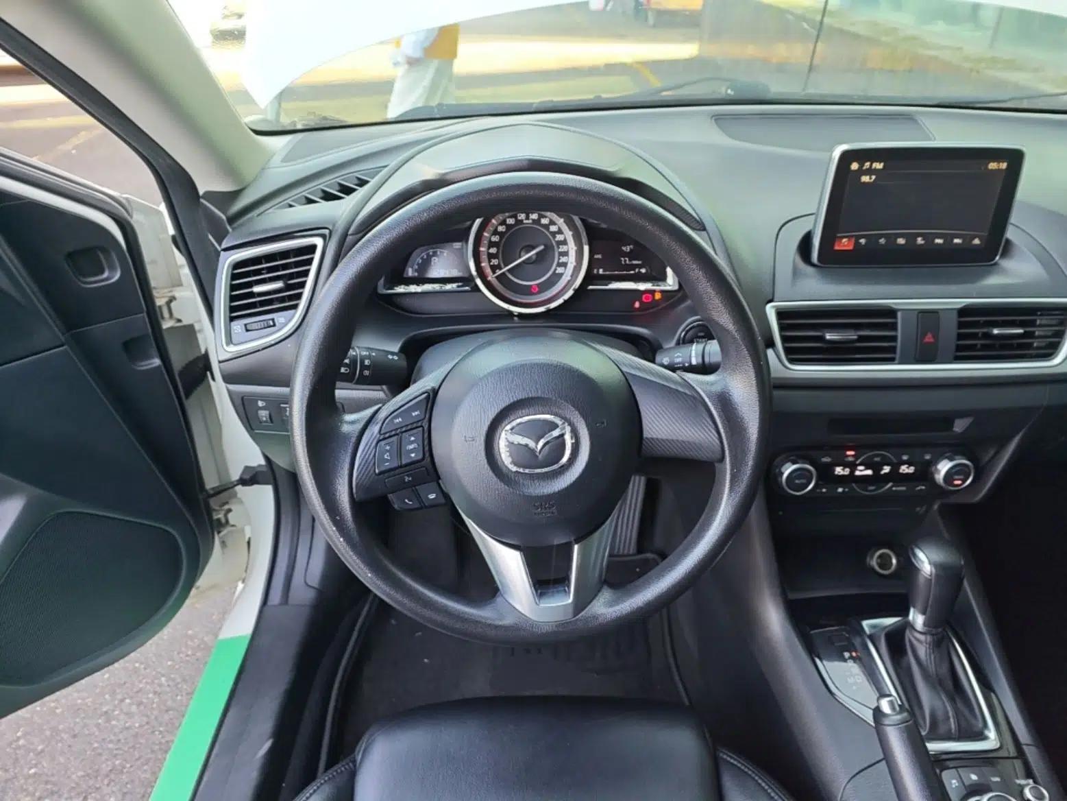 Mazda 3 Axela 2014 Sedan 1.5L Automatic Luxury Model — миниатюра 13