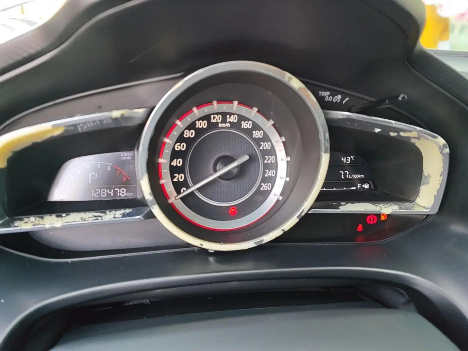 Mazda 3 Axela 2014 Sedan 1.5L Automatic Luxury Model — миниатюра 14