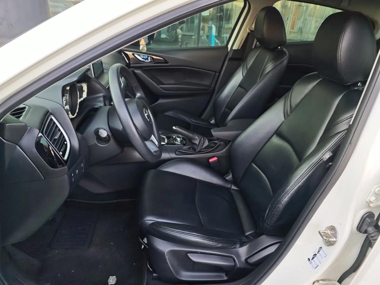 Mazda 3 Axela 2014 Sedan 1.5L Automatic Luxury Model — миниатюра 17