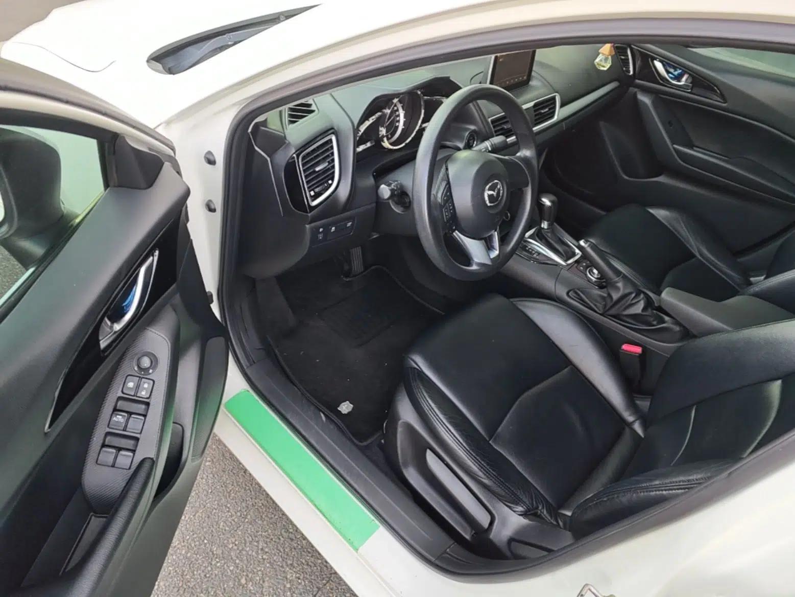Mazda 3 Axela 2014 Sedan 1.5L Automatic Luxury Model — миниатюра 18