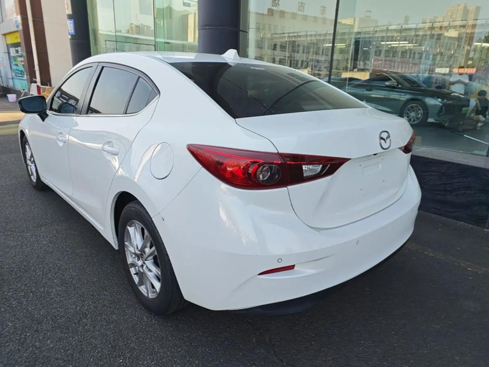 Mazda 3 Axela 2014 Sedan 1.5L Automatic Luxury Model — миниатюра 4