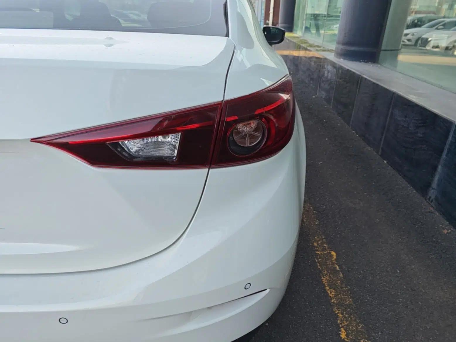 Mazda 3 Axela 2014 Sedan 1.5L Automatic Luxury Model — миниатюра 9