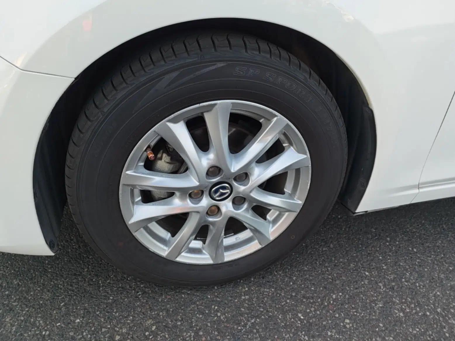 Mazda 3 Axela 2014 Sedan 1.5L Automatic Luxury Model — миниатюра 10