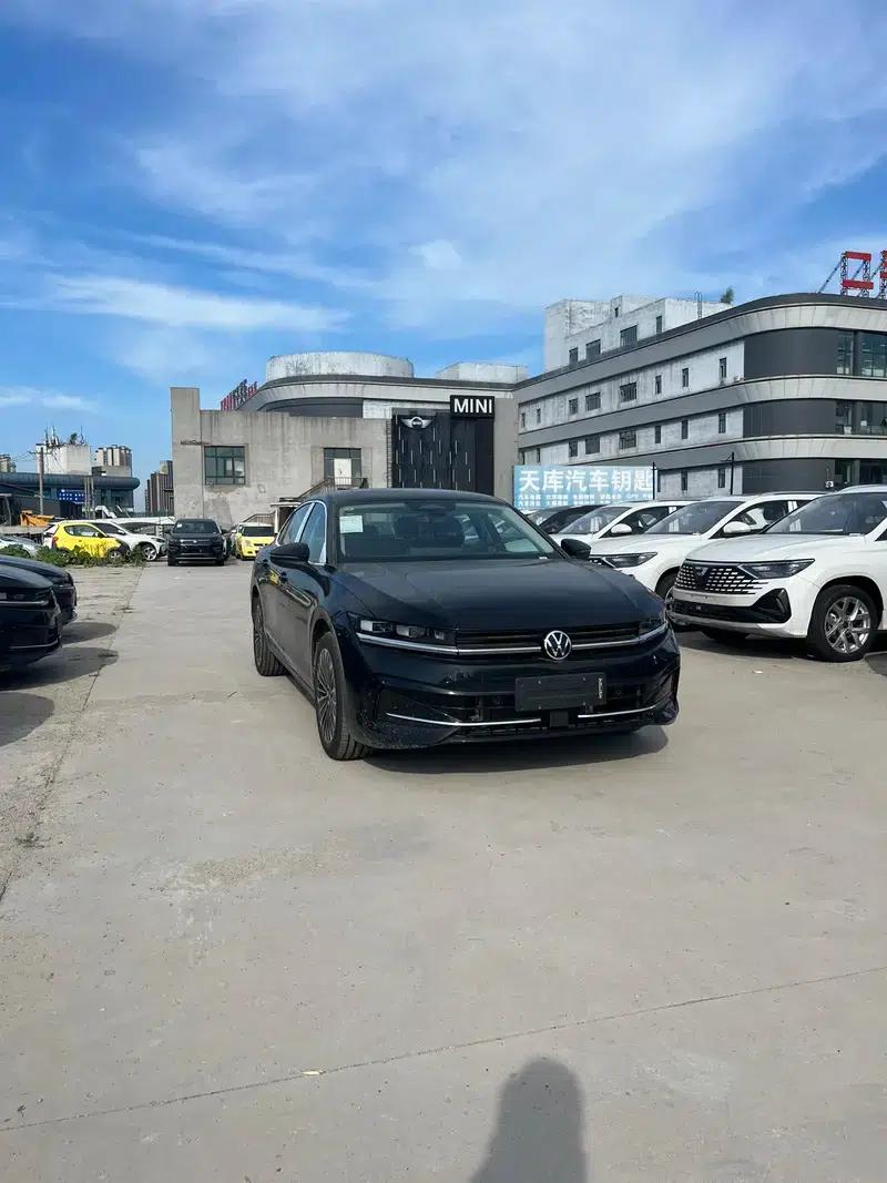 2024 Volkswagen Passat 380TSI Premium Edition — миниатюра 3