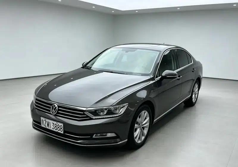 2017 Volkswagen Passat 330TSI DSG Luxury — миниатюра 1