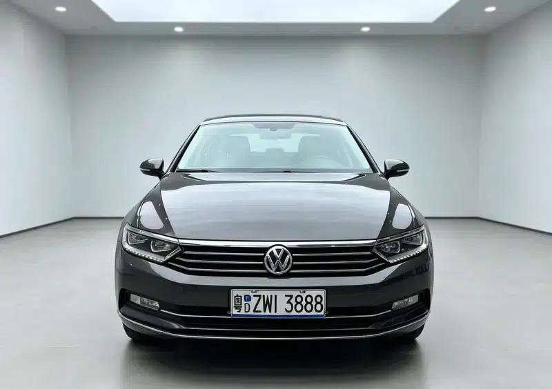 2017 Volkswagen Passat 330TSI DSG Luxury — миниатюра 2