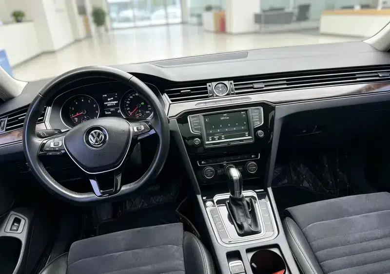 2017 Volkswagen Passat 330TSI DSG Luxury — миниатюра 5