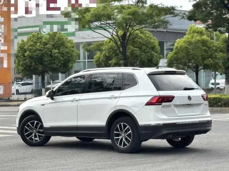 Tiguan L 2018 330TSI Automatic 2WD Comfort Edition — миниатюра 4
