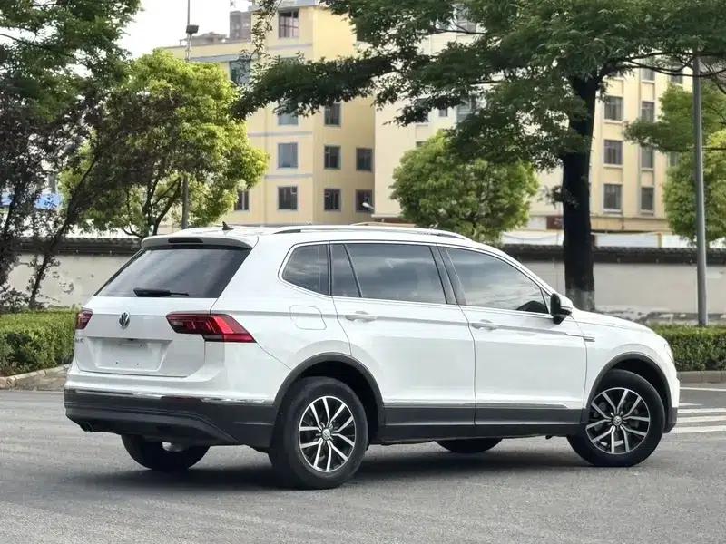Tiguan L 2018 330TSI Automatic 2WD Comfort Edition — миниатюра 6