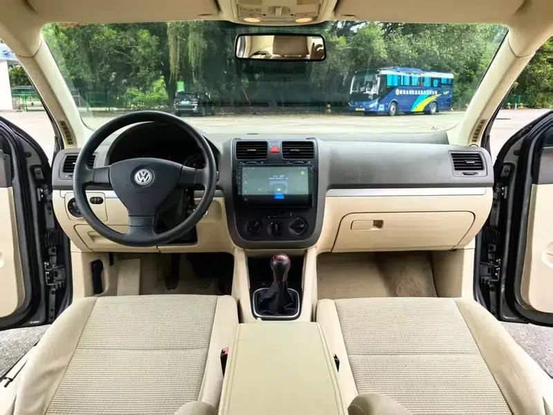 2009 Volkswagen Sagitar 1.6L Manual Comfort Model — миниатюра 12