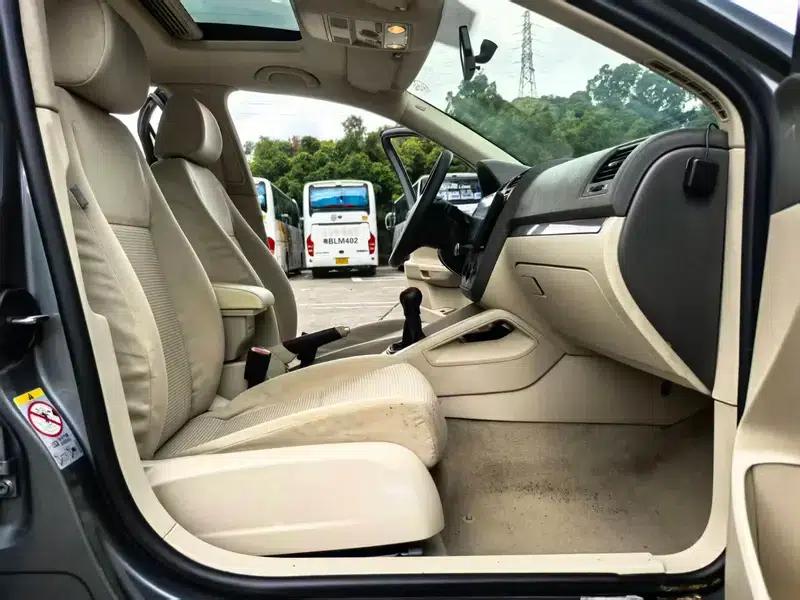 2009 Volkswagen Sagitar 1.6L Manual Comfort Model — миниатюра 7