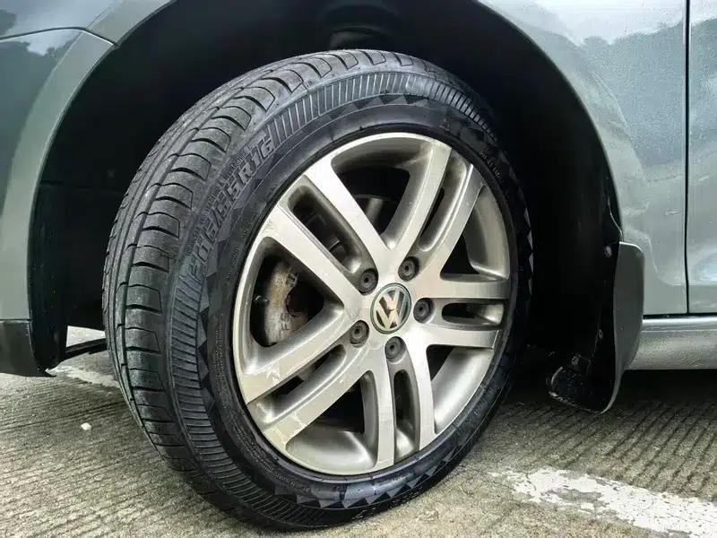 2009 Volkswagen Sagitar 1.6L Manual Comfort Model — миниатюра 8