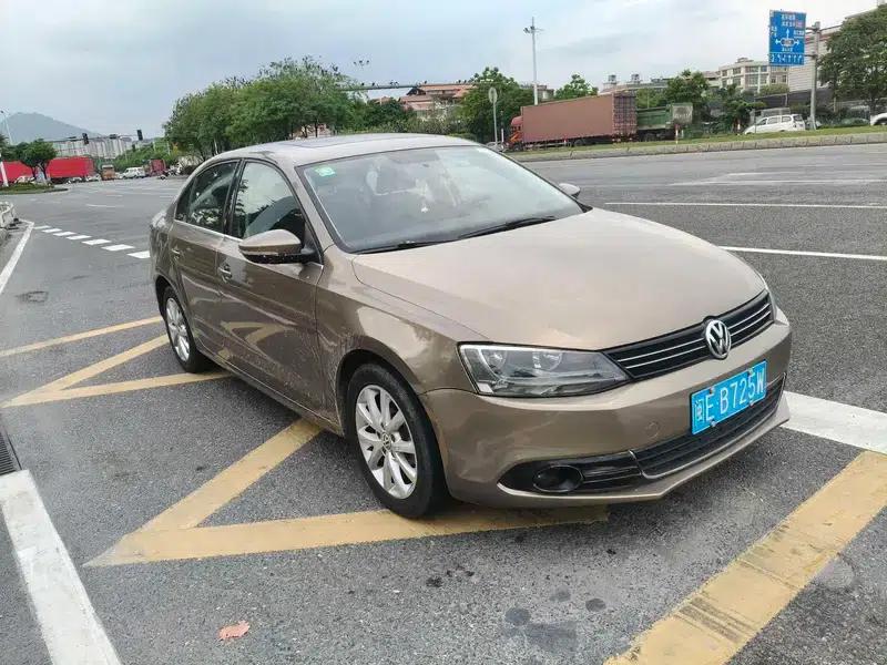2012 Volkswagen Sagitar 1.6L Automatic Fashion Edition — миниатюра 3