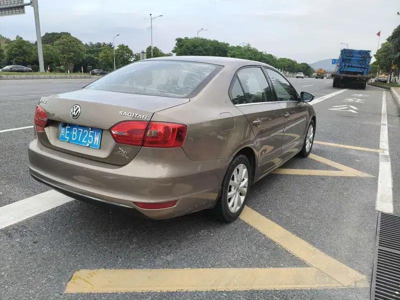 2012 Volkswagen Sagitar 1.6L Automatic Fashion Edition — миниатюра 6