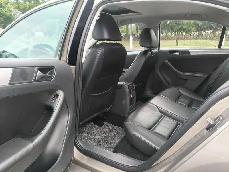 2012 Volkswagen Sagitar 1.6L Automatic Fashion Edition — миниатюра 9