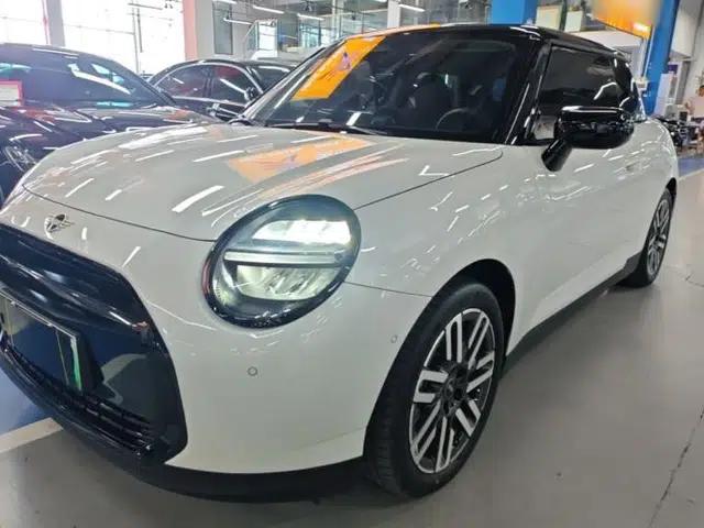 MINI Electric COOPER 2025 Model Facelift 466km COOPER E Classic Style