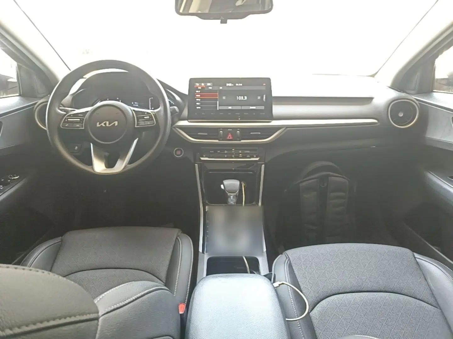 Kia K3 2021 Revised 1.5L CVT Youth Edition — миниатюра 12