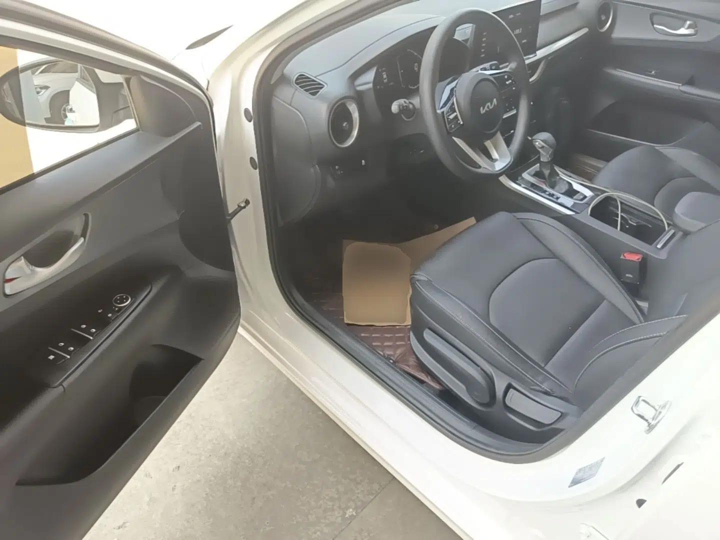 Kia K3 2021 Revised 1.5L CVT Youth Edition — миниатюра 18
