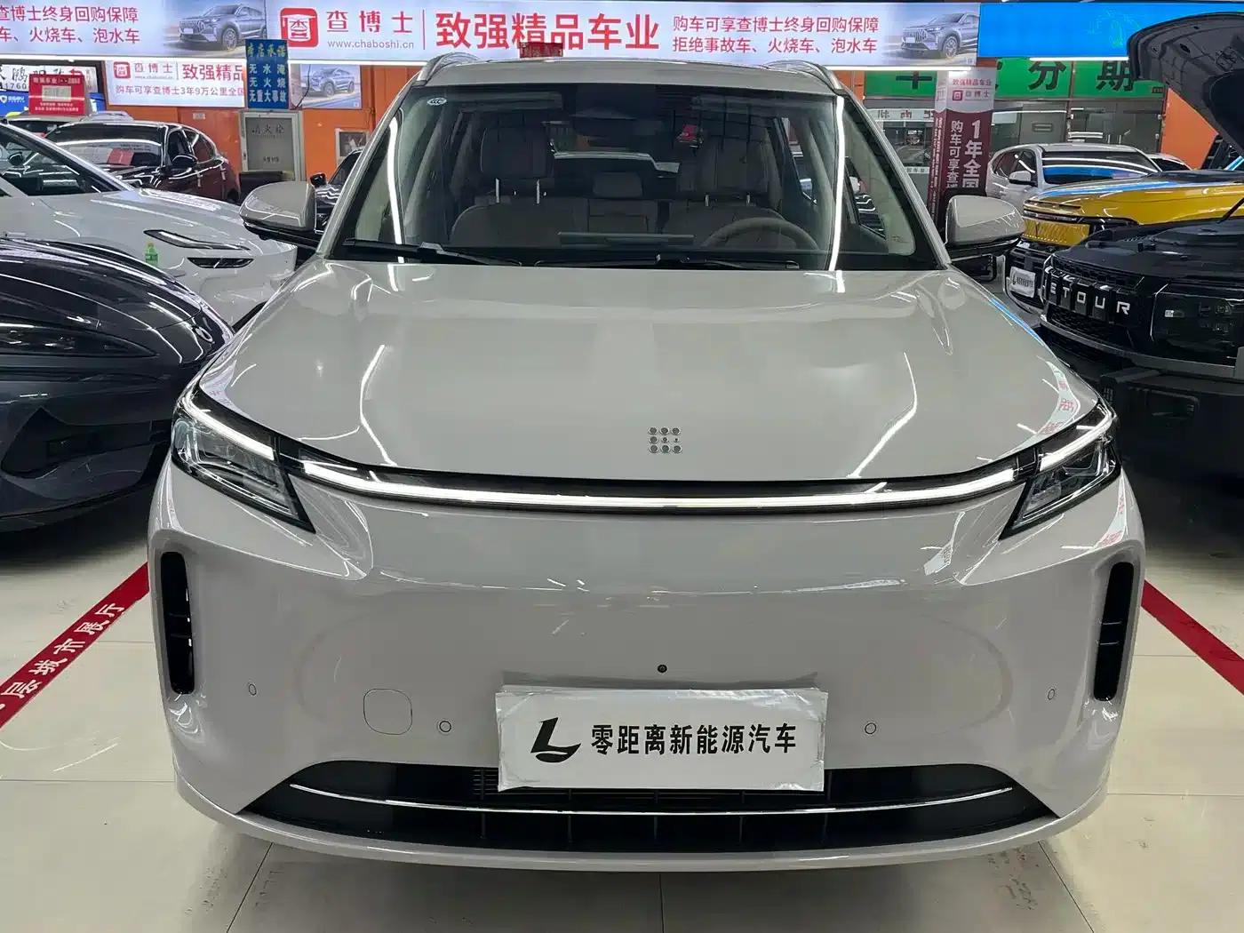 Blue Electric E5 PLUS 2026 Standard Range All-Wheel Drive Performance Ultra — миниатюра 2