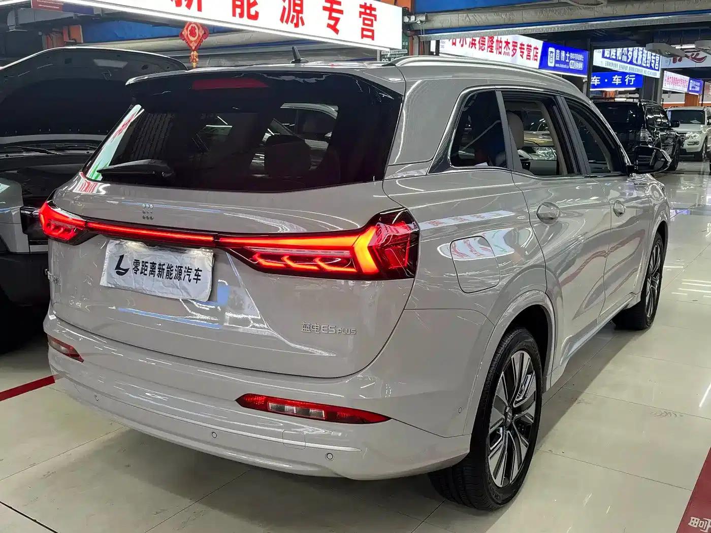 Blue Electric E5 PLUS 2026 Standard Range All-Wheel Drive Performance Ultra — миниатюра 6