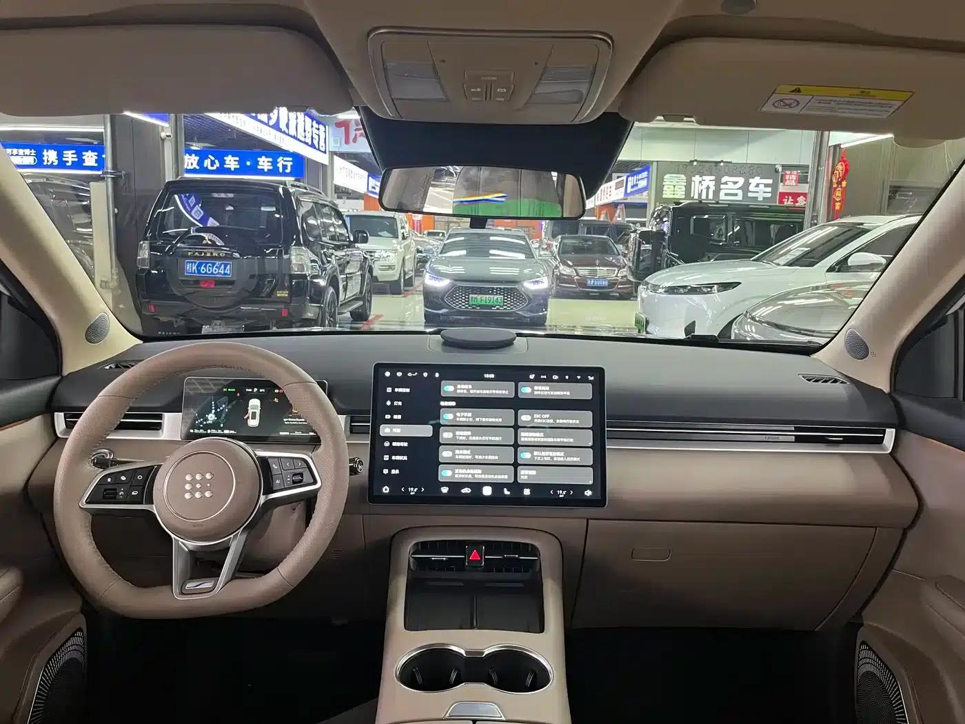 Blue Electric E5 PLUS 2026 Standard Range All-Wheel Drive Performance Ultra — миниатюра 9