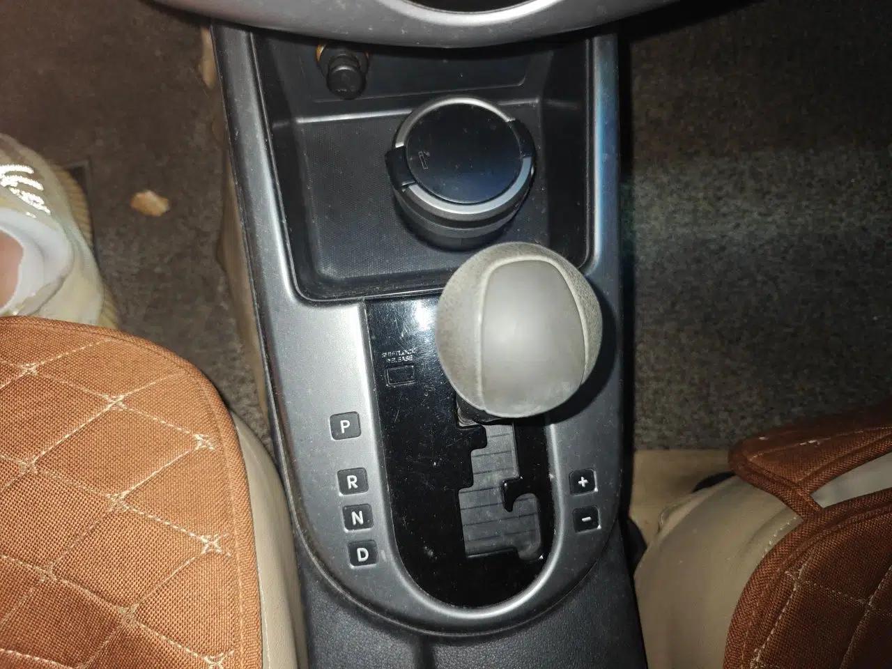 Kia Forte 2011 1.6L AT Premium — миниатюра 14
