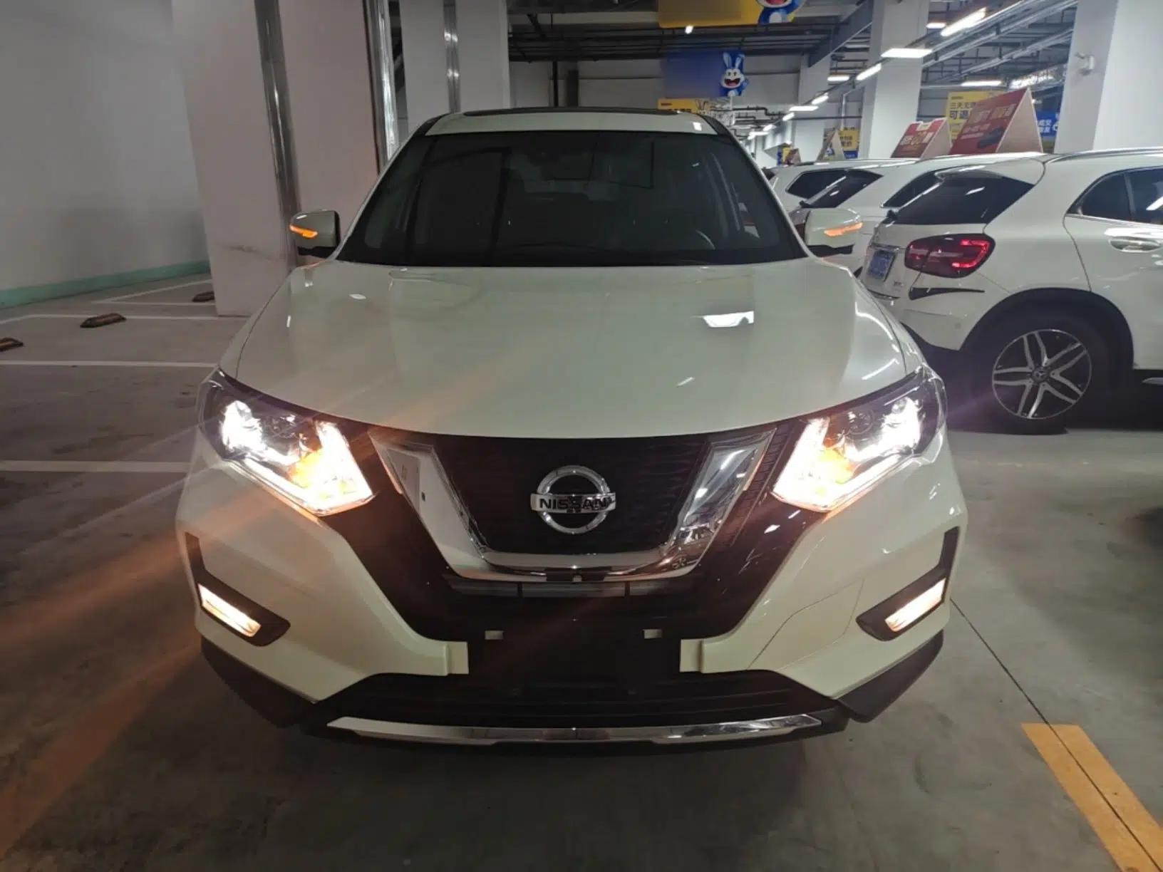 Nissan X-Trail 2022 Revised Version 2.0L Two-Wheel Drive Smart Connect Premium Edition — миниатюра 2