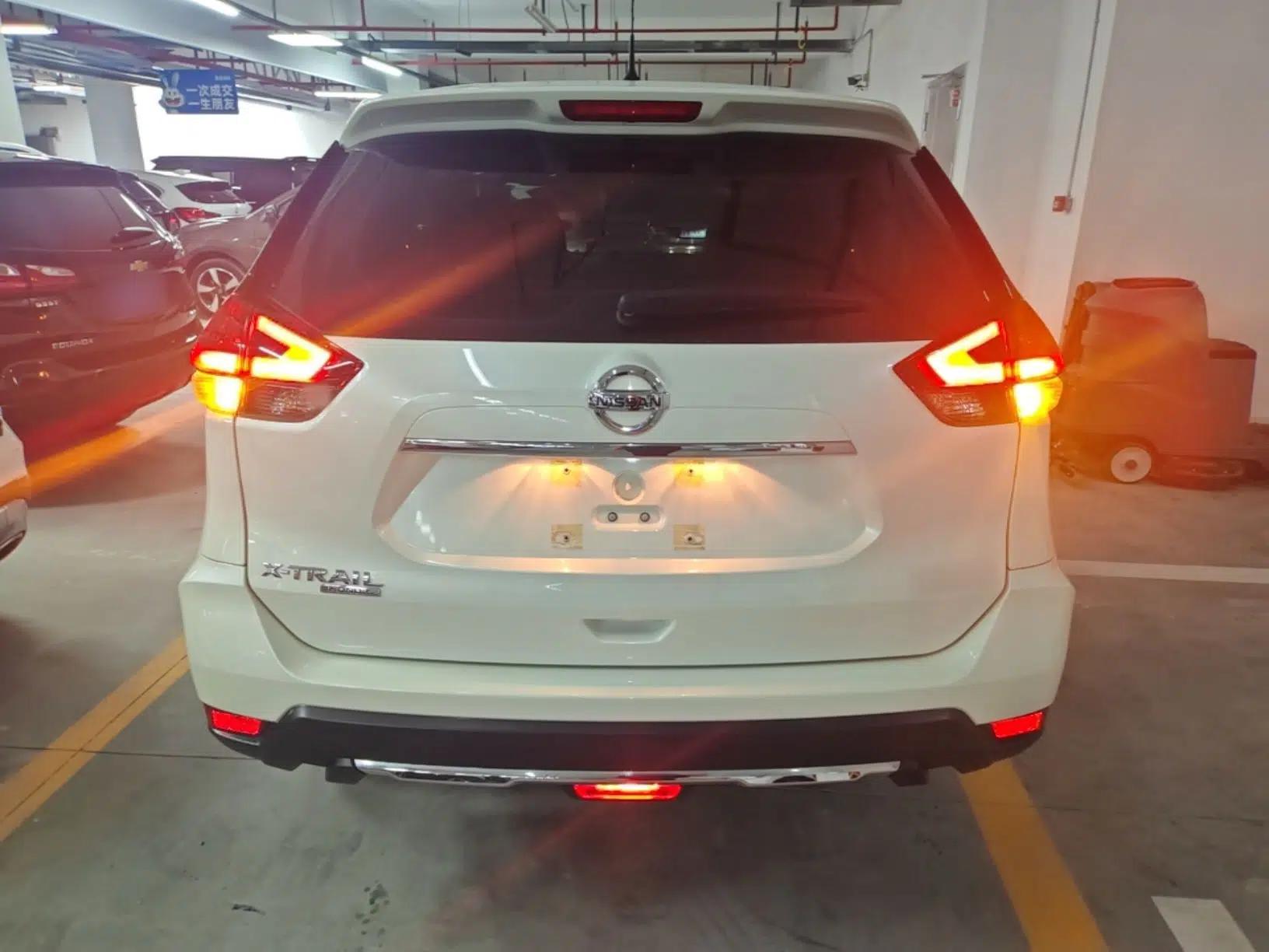 Nissan X-Trail 2022 Revised Version 2.0L Two-Wheel Drive Smart Connect Premium Edition — миниатюра 5