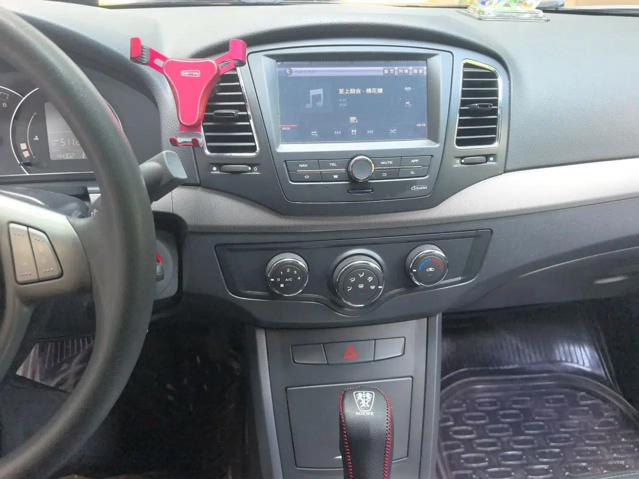 Roewe 350 2012 1.5L Automatic Smart Value Edition — миниатюра 13