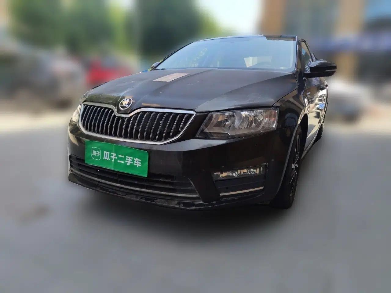 Skoda Octavia 2017 1.6L Manual Smart Drive Edition — миниатюра 1