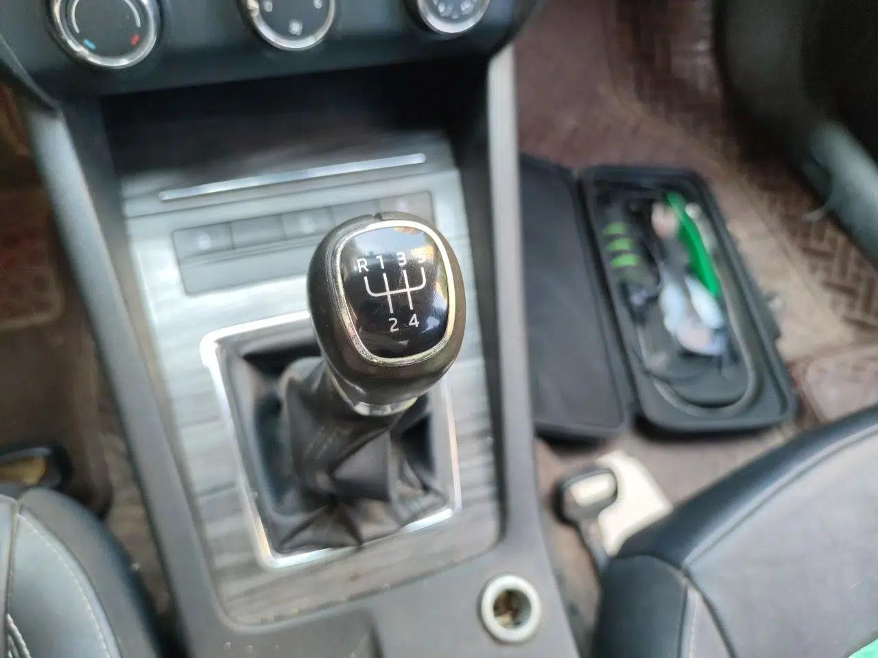 Skoda Octavia 2017 1.6L Manual Smart Drive Edition — миниатюра 14