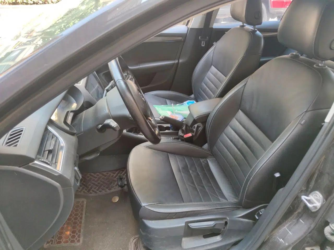 Skoda Octavia 2017 1.6L Manual Smart Drive Edition — миниатюра 15