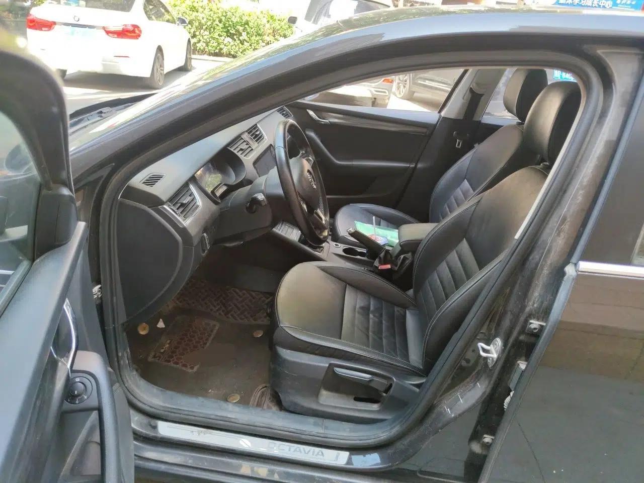 Skoda Octavia 2017 1.6L Manual Smart Drive Edition — миниатюра 16