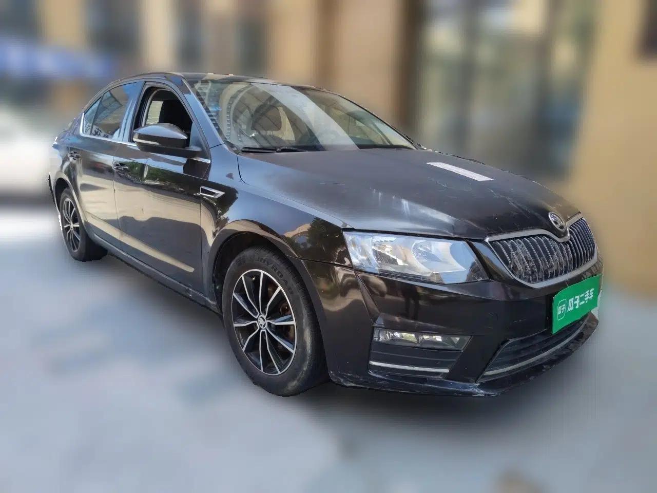 Skoda Octavia 2017 1.6L Manual Smart Drive Edition — миниатюра 3